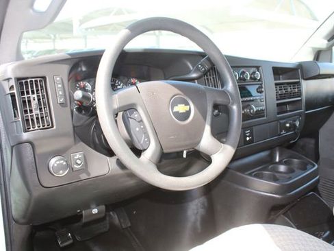Used 2017 Chevrolet Express 3500 image 18