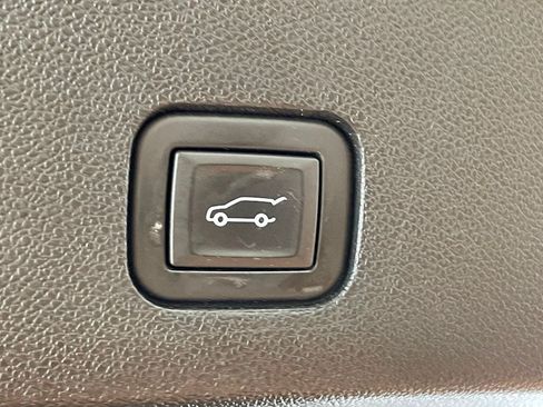 Used 2023 Cadillac XT6 Premium Luxury w/ Technology Package AWD/4WD image 13