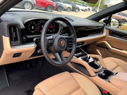 Used 2025 Porsche Cayenne image 16