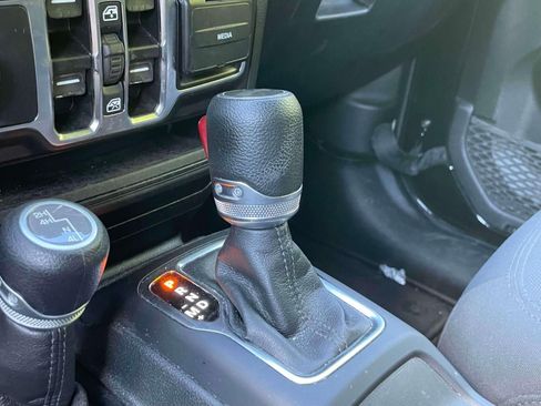 Used 2022 Jeep Wrangler Unlimited Sport AWD/4WD image 25