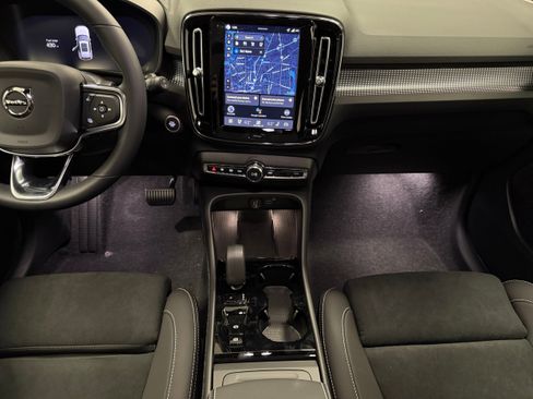 New 2026 Volvo XC40 B5 Ultra w/ Protection Package Premier image 23