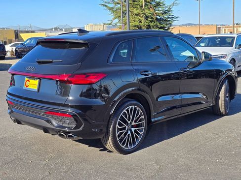 New 2025 Audi SQ5 Prestige image 6