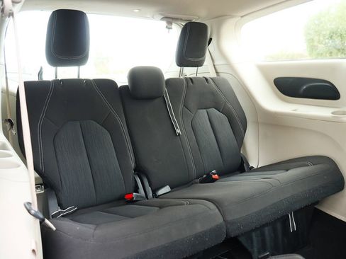 Used 2022 Chrysler Voyager LX image 26