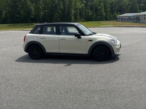 Used 2016 MINI Cooper 4-Door Hardtop image 3