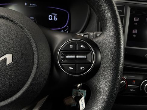 Used 2025 Kia Soul LX w/ LX Technology Package FWD image 32