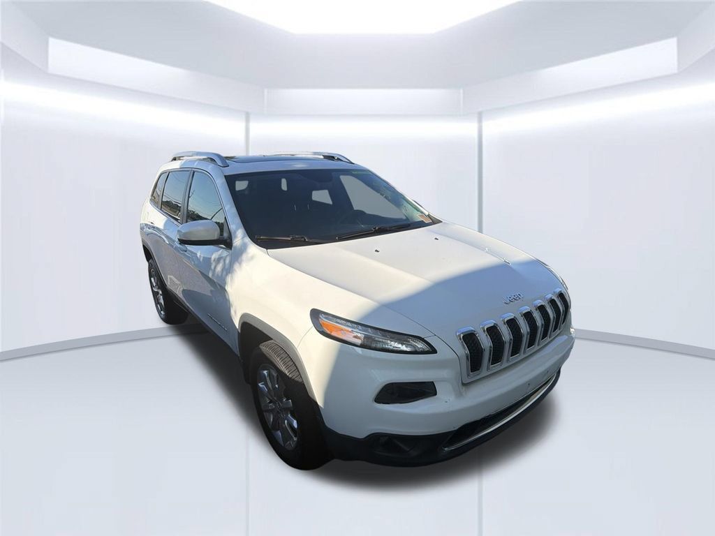 Used 2017 Jeep Cherokee Limited AWD/4WD image 2