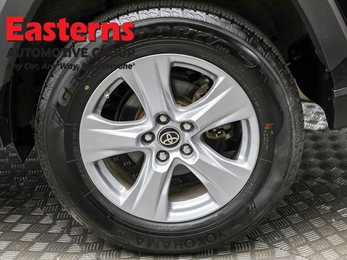 Used 2022 Toyota RAV4 LE image 8