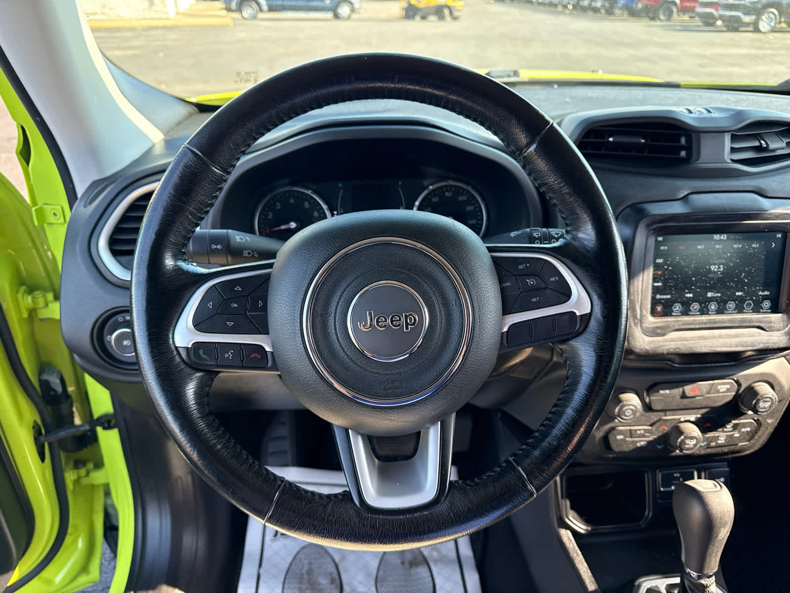 Used 2018 Jeep Renegade Latitude w/ Cold Weather Group FWD image 14