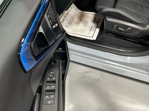 Used 2025 BMW X3 xDrive30i w/ M Sport Package image 9