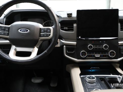 Used 2022 Ford Expedition Max XLT image 9
