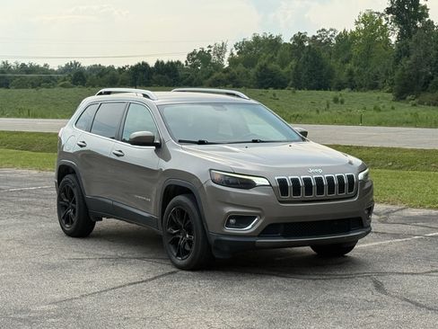 Used 2019 Jeep Cherokee Limited AWD/4WD image 1