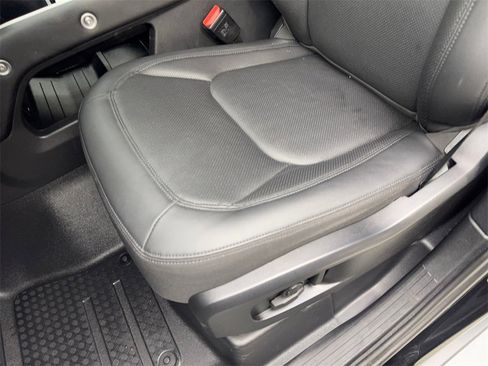 Used 2025 Land Rover Defender 110 S image 21