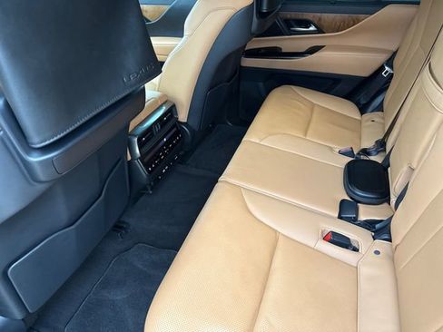 Used 2024 Lexus LX 600 4WD w/ Luxury Package image 18