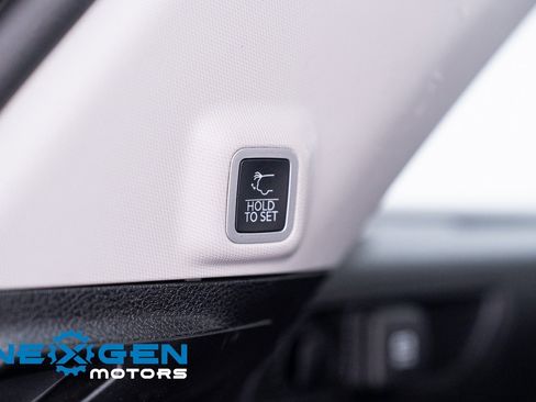 Used 2022 Jeep Grand Cherokee Limited image 40