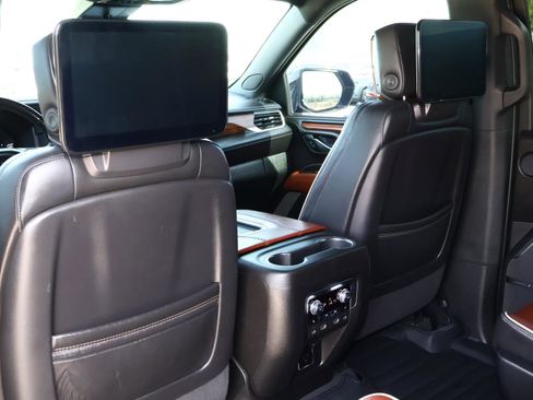 Used 2023 GMC Yukon XL Denali Ultimate image 15