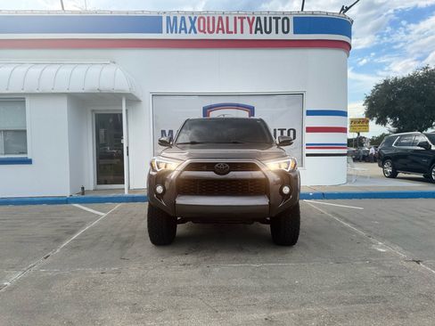 Used 2018 Toyota 4Runner SR5 image 4