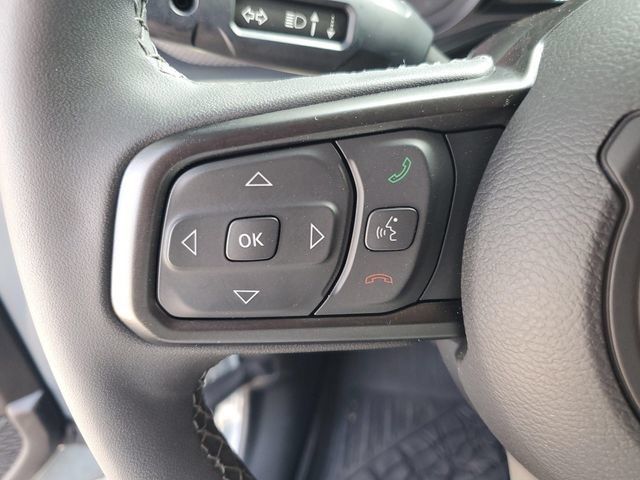 Used 2025 Jeep Gladiator Mojave w/ Convenience Group AWD/4WD image 16