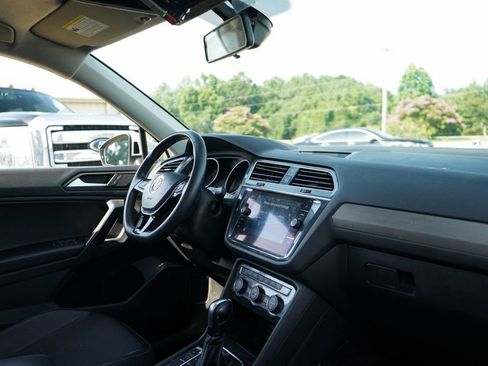 Used 2021 Volkswagen Tiguan SE FWD image 13