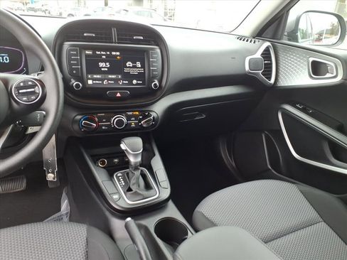 Used 2023 Kia Soul LX w/ LX Technology Package image 14