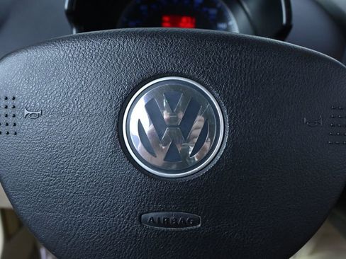 Used 2010 Volkswagen Beetle Convertible FWD image 32