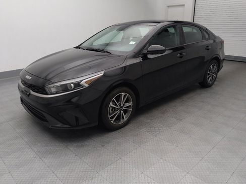 Used 2022 Kia Forte LXS FWD image 2