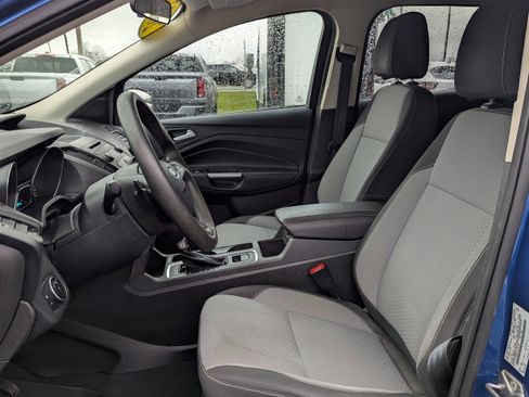 Used 2017 Ford Escape SE image 3