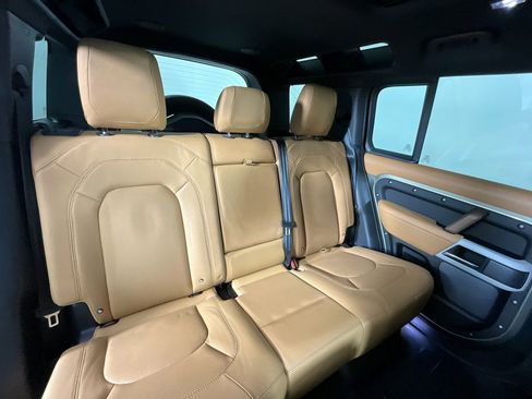 Used 2023 Land Rover Defender 110 SE image 23
