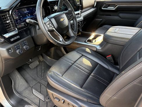 Used 2025 Chevrolet Silverado 2500 High Country w/ High Country Premium Package AWD/4WD image 19