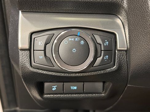 Used 2018 Ford Explorer XLT w/ Equipment Group 202A AWD/4WD image 20