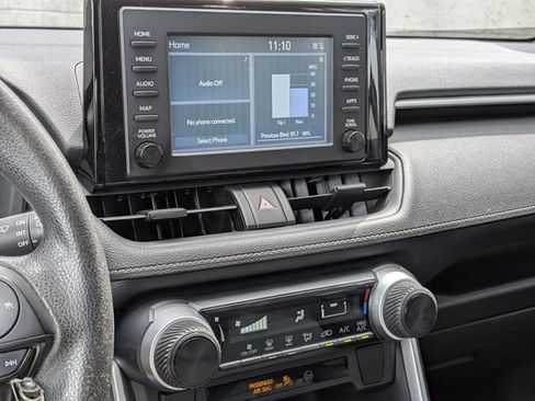 Used 2019 Toyota RAV4 LE image 5