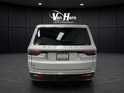Used 2024 Jeep Wagoneer Series II w/ Premium Group I AWD/4WD image 6