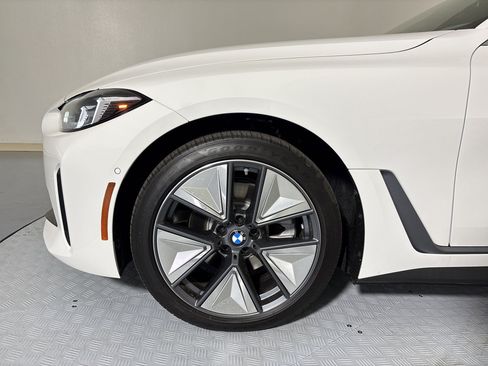 Used 2026 BMW i4 eDrive40 w/ Premium Package RWD image 11