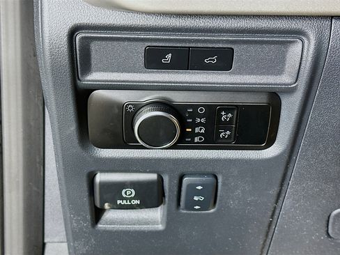 Used 2024 Ford Expedition Max XLT image 17