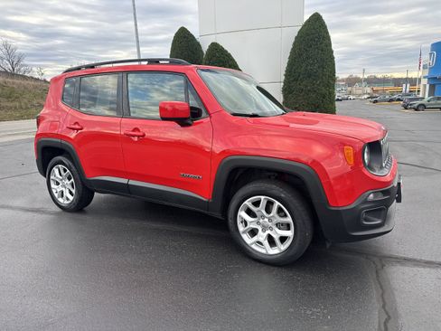 Used 2018 Jeep Renegade Latitude w/ Popular Equipment Group image 1