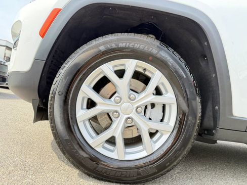 Used 2024 Jeep Grand Cherokee Limited image 34