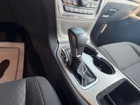Used 2021 Jeep Grand Cherokee Laredo AWD/4WD image 29