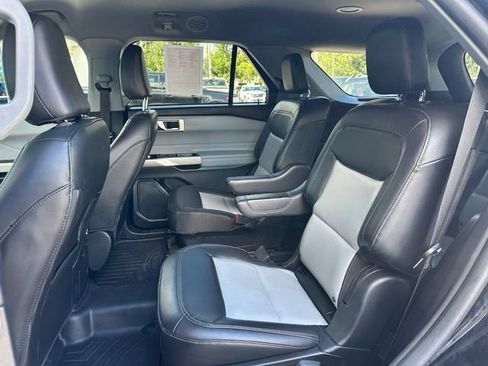 Certified 2022 Ford Explorer XLT w/ Equipment Group 202A RWD image 15