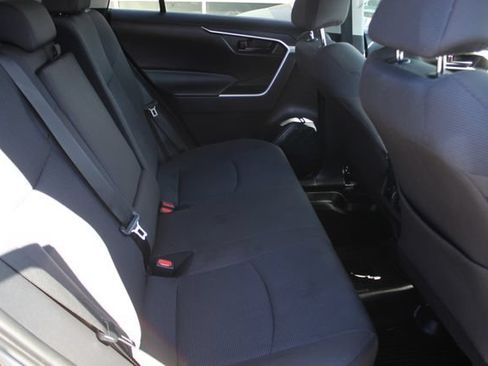 Used 2022 Toyota RAV4 LE AWD/4WD image 29