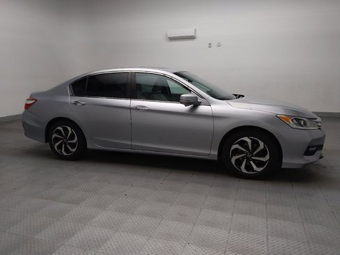 Used 2017 Honda Accord EX image 11