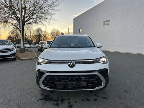 New 2025 Volkswagen Taos SEL image 8