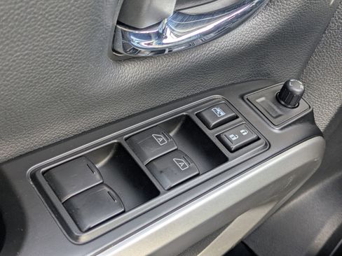 Used 2023 Nissan Titan SV w/ SV Convenience Package RWD image 24