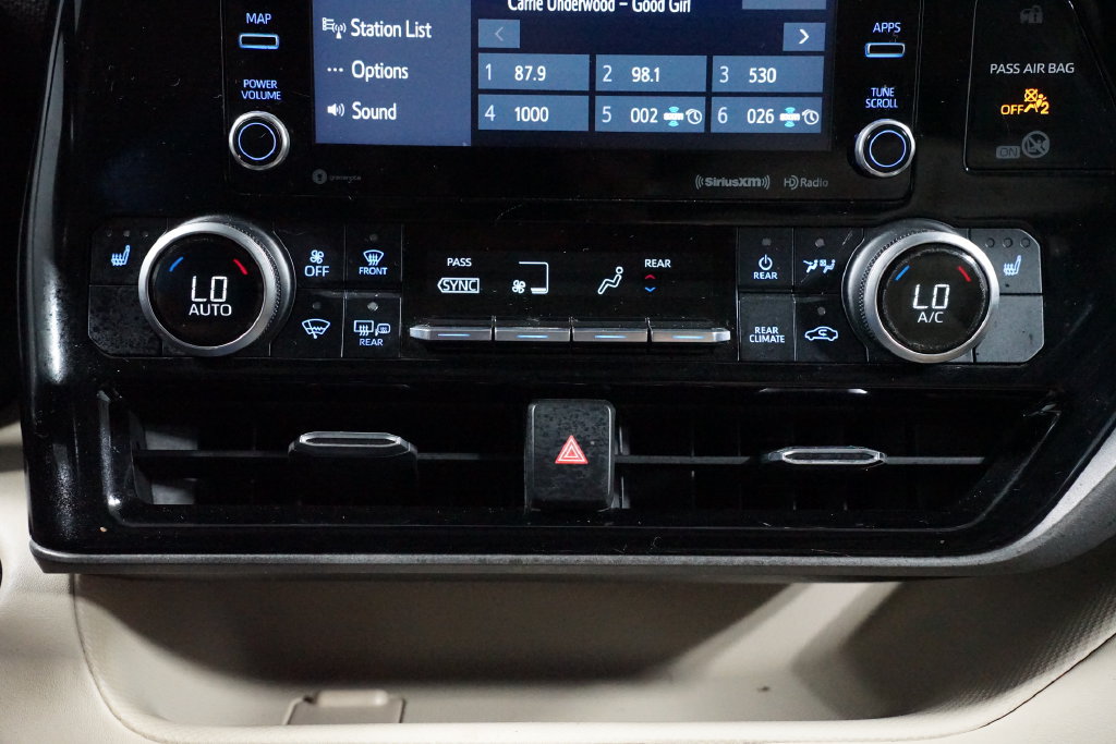 Used 2020 Toyota Highlander XLE FWD image 19