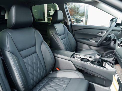 New 2026 Nissan Rogue Platinum image 28