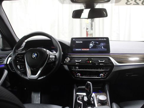 Used 2023 BMW 530i xDrive w/ Premium Package AWD/4WD image 9