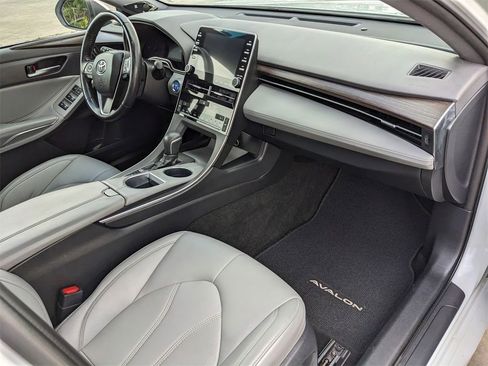 Used 2019 Toyota Avalon XLE w/ Moonroof Package image 30