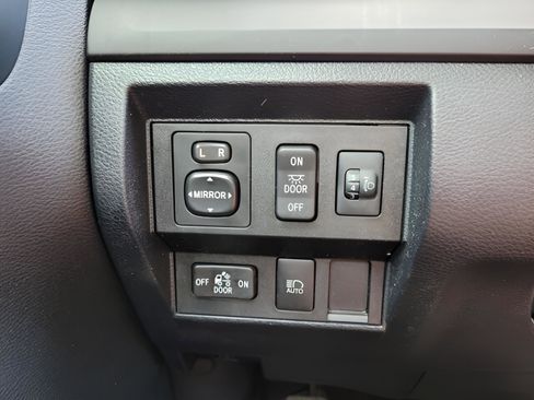 Used 2018 Toyota Tundra SR5 image 16