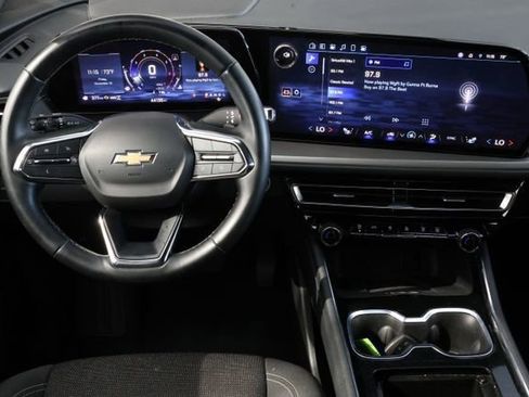 Used 2024 Chevrolet Traverse LT image 11