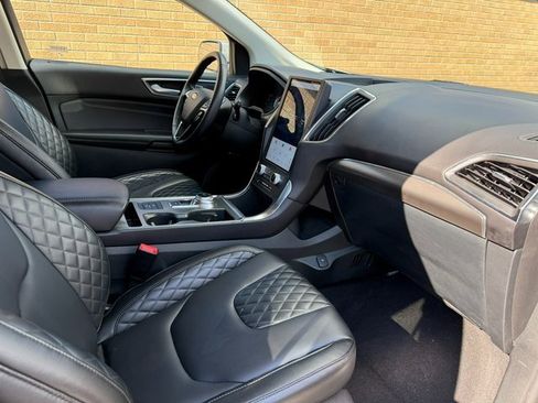 Used 2024 Ford Edge Titanium image 19