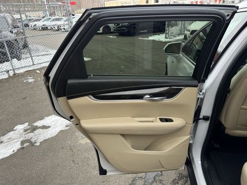 Used 2018 Cadillac XT5 Base image 17