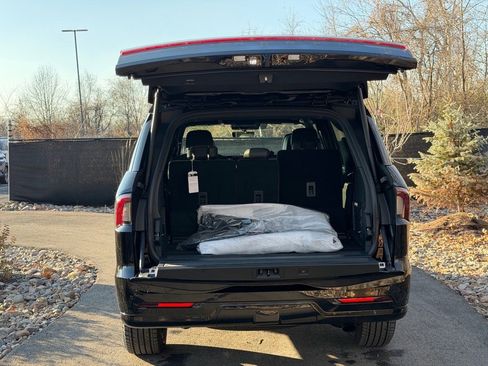 New 2025 Lincoln Navigator Reserve w/ Jet Appearance Package image 16